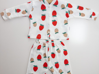 Çilek Desenli Pijama Takımı